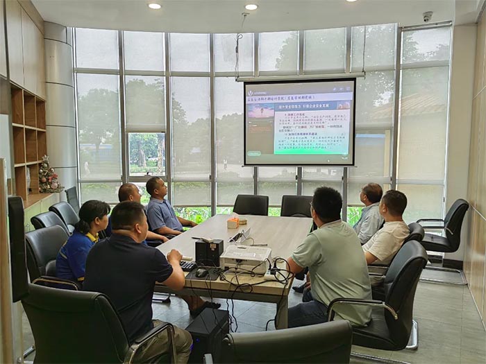 1733975880175877.jpg 廣東中亞鋁業安全生產-1.jpg